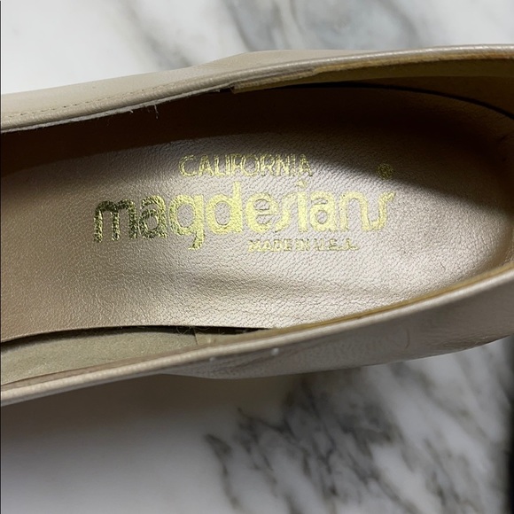 Sz 8.5 Magdesians 2” heel with gold buckle & trim - Picture 2 of 5
